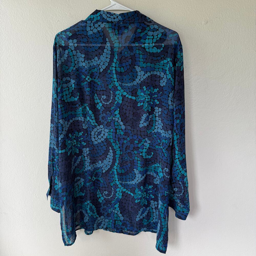 features a vibrant mosaic-style pattern in shades of blue and teal Size 14 - Picture 6 of 10